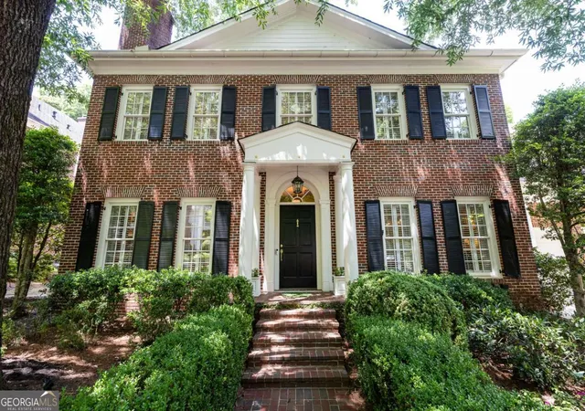 Photo 2 of Sale Pending at 15 Old Paces Pl, Atlanta, GA 30327 | MLS# 10800369 | Listing updated on 2026-09-04