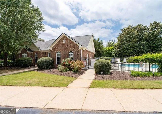 2nd image of 3732 Villa Springs Cir, Powder Springs, GA 30127