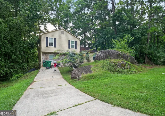 3rd image of 3040 Orbit Cir, Ellenwood, GA 30294 | MLS# 10807095