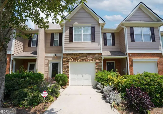 Photo 1 of Townhouse for sale at 182 Oak Green Dr, Lawrenceville, GA 30044 | MLS# 10828530 | Listing updated on 2026-09-14