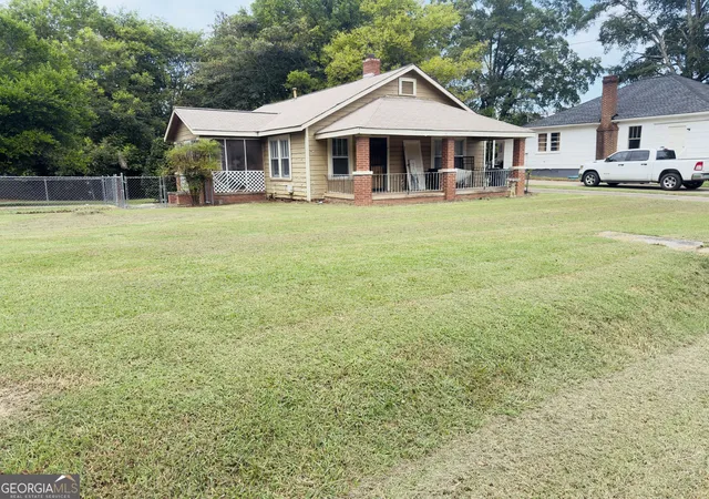 Photo 3 of Sale Pending at 1116 Brooks St, Cedartown, GA 30125 | MLS# 10834890 | Listing updated on 2026-10-01