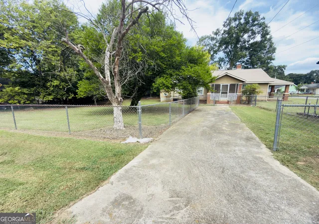 Photo 3 of Sale Pending at 1116 Brooks St, Cedartown, GA 30125 | MLS# 10834890 | Listing updated on 2026-10-01
