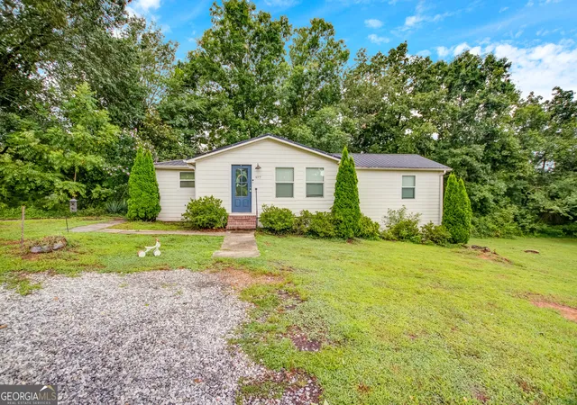 2nd image of 977 Bob Patton Rd, Clarkesville, GA 30523 | MLS# 10805146