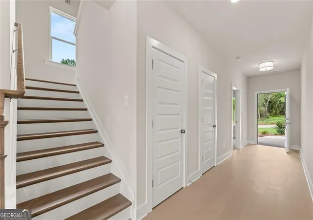 3rd image of 8315 Creekside Overlook Dr, Gainesville, GA 30506 | MLS# 10824136
