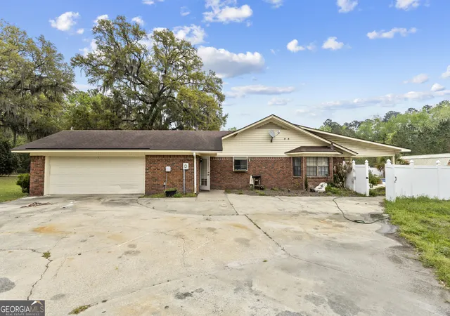 Photo 2 of Single family home for sale at 160 Hall St, Hinesville, GA 31313 | MLS# 10718670 | Listing updated on 2026-09-18
