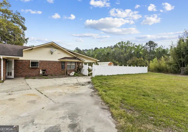 Photo 3 of Single family home for sale at 160 Hall St, Hinesville, GA 31313 | MLS# 10718670 | Listing updated on 2026-09-18