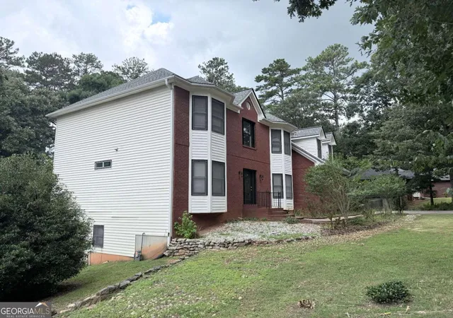 Photo 3 of Single family home for sale at 3715 Millers Pond Wy, Snellville, GA 30039 | MLS# 10804814 | Listing updated on 2026-08-29