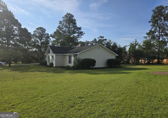 3rd image of 1322 Woodlawn Cir, Vidalia, GA 30474 | MLS# 10828718
