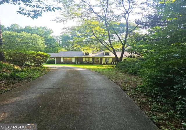Photo 4 of Single family home for sale at 816 Bruce Jackson Rd, Newnan, GA 30263 | MLS# 10817068 | Listing updated on 2026-08-14