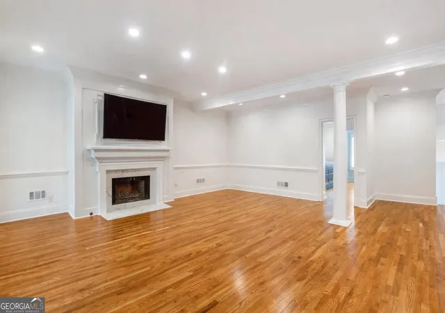 Photo 4 of Townhouse for sale at 3685 Peachtree Rd NE #10, Atlanta, GA 30319 | MLS# 10718883 | Listing updated on 2026-05-26