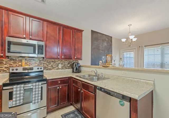 5th image of 7766 Carnegie Dr, Fairburn, GA 30213 | MLS# 10828921