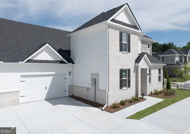 Photo 2 of Townhouse for sale at 522 Silver Moon Dr, Loganville, GA 30052 | MLS# 10732284 | Listing updated on 2026-09-18