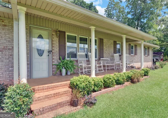 3rd image of 1398 Cleveland Mill Rd, Hartwell, GA 30643 | MLS# 10818861