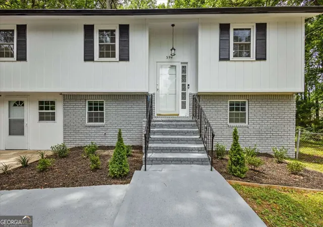 2nd image of 394 Burr Oak Ct, Lawrenceville, GA 30046 | MLS# 10817253