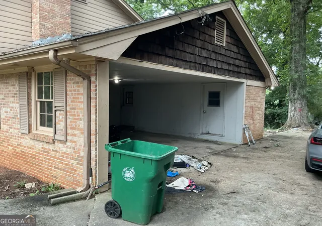 Photo 3 of Sale Pending at 3939 Lehigh Blvd, Decatur, GA 30034 | MLS# 10826387 | Listing updated on 2026-09-18