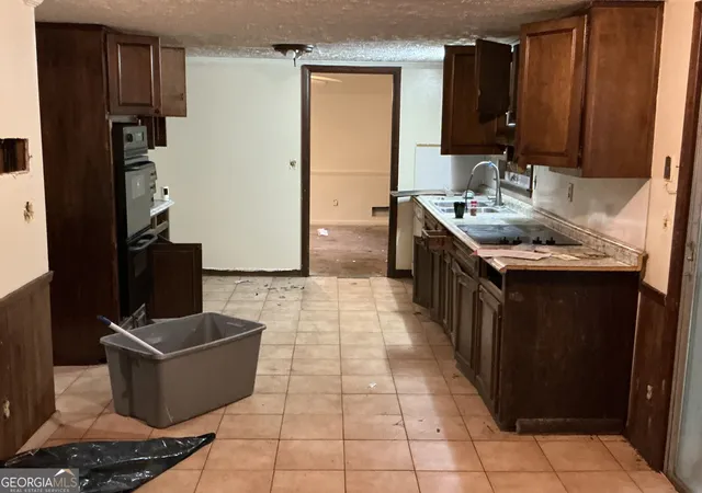 Photo 4 of Sale Pending at 3939 Lehigh Blvd, Decatur, GA 30034 | MLS# 10826387 | Listing updated on 2026-09-18