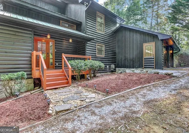 Photo 2 of Single family home for sale at 450 Flat Crk Cir, Blue Ridge, GA 30513 | MLS# 10812476 | Listing updated on 2026-08-07
