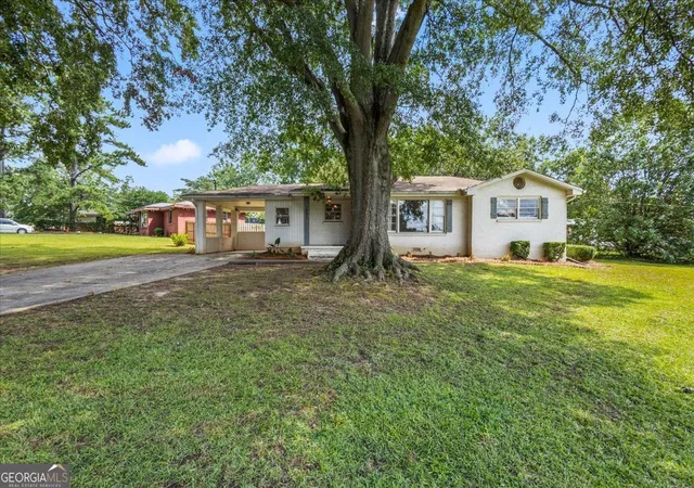 Photo 2 of Single family home for sale at 2801 Miriam Ln, Decatur, GA 30032 | MLS# 10824980 | Listing updated on 2026-09-10