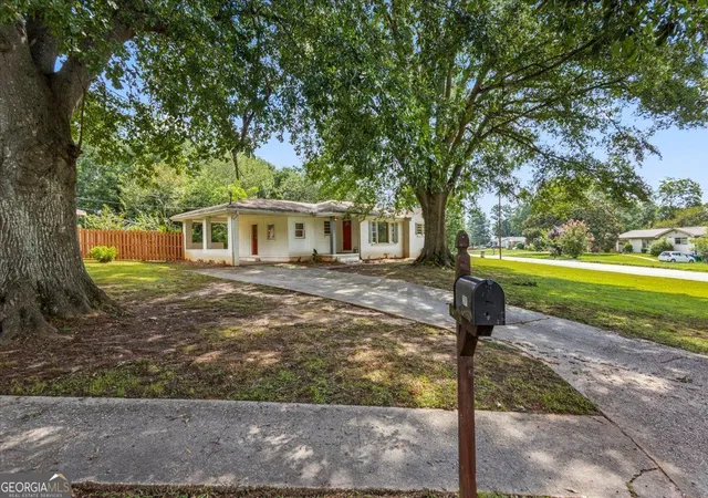 Photo 3 of Single family home for sale at 2801 Miriam Ln, Decatur, GA 30032 | MLS# 10824980 | Listing updated on 2026-09-10