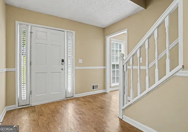 Photo 3 of Sale Pending at 2993 Carrollton Ct, Marietta, GA 30066 | MLS# 10824392 | Listing updated on 2026-09-17