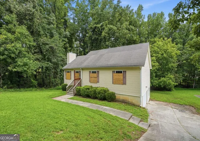 Photo 2 of Single family home for sale at 6013 Radford Dr, Riverdale, GA 30296 | MLS# 10820598 | Listing updated on 2026-08-31