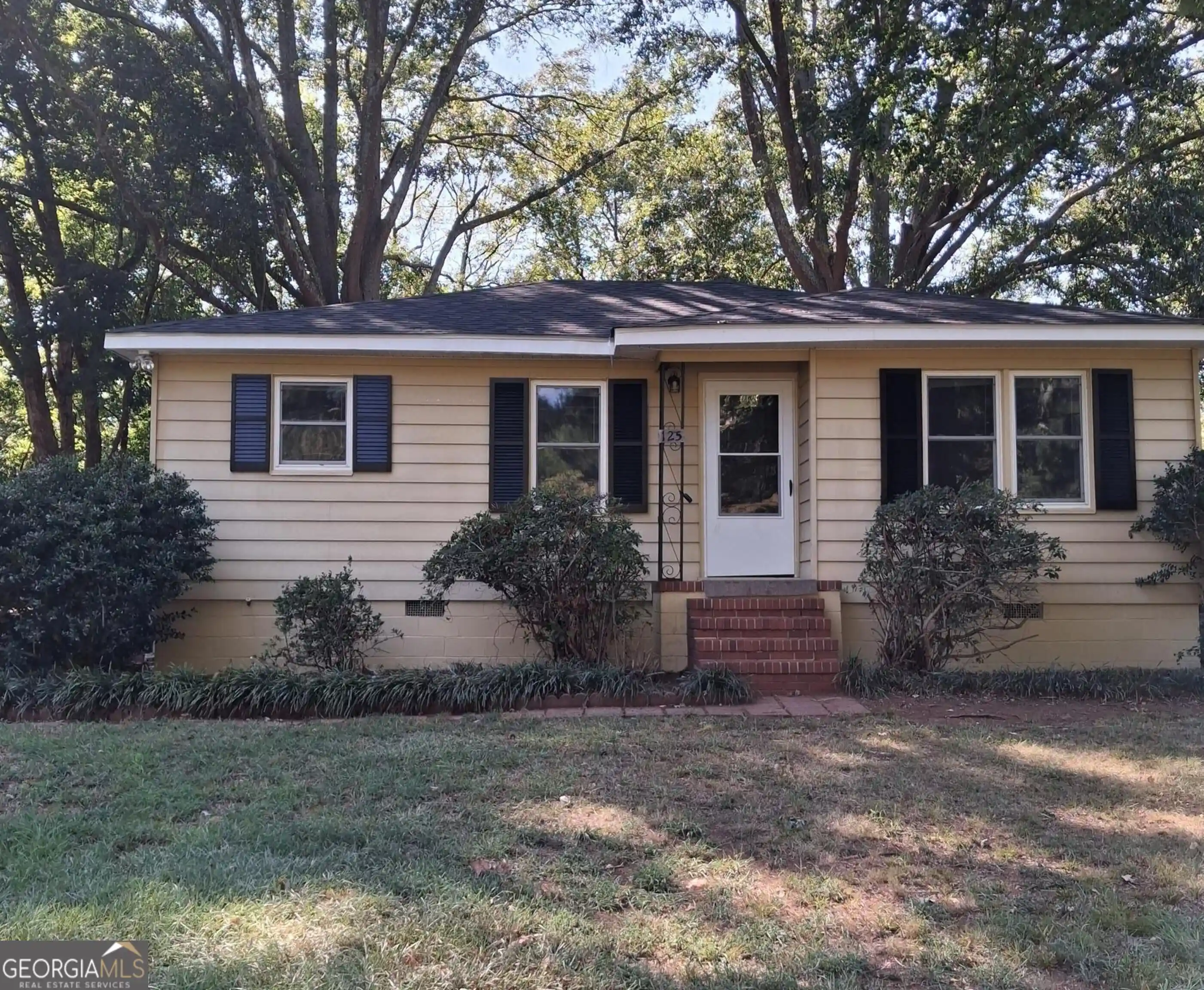 Photo 1 of Sale Pending at 125 Lakeside Dr, Griffin, GA 30223 | MLS# 10846399 | Listing updated on 2026-10-19