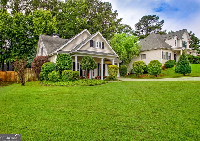 Photo 2 of Single family home for sale at 10 Westhill Dr, Newnan, GA 30265 | MLS# 10785788 | Listing updated on 2026-09-08