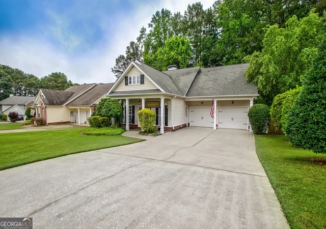 Photo 3 of Single family home for sale at 10 Westhill Dr, Newnan, GA 30265 | MLS# 10785788 | Listing updated on 2026-09-08