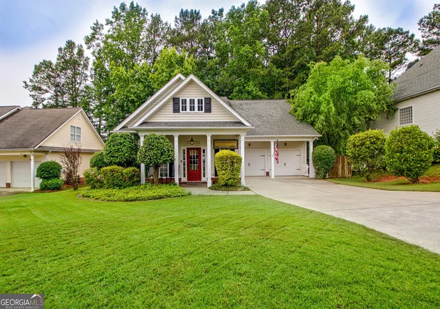 Photo 3 of Single family home for sale at 10 Westhill Dr, Newnan, GA 30265 | MLS# 10785788 | Listing updated on 2026-09-08
