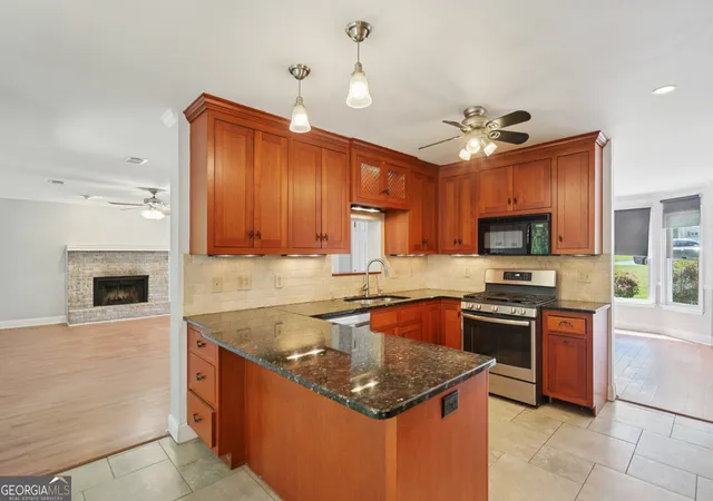 Photo 2 of Sale Pending at 1172 Dogwood Forest Dr Ne, Marietta, GA 30068 | MLS# 10739044 | Listing updated on 2026-09-08
