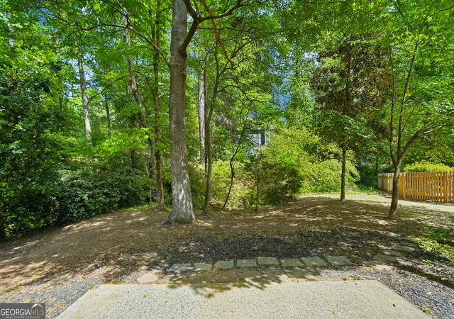 Photo 4 of Sale Pending at 1172 Dogwood Forest Dr Ne, Marietta, GA 30068 | MLS# 10739044 | Listing updated on 2026-09-08