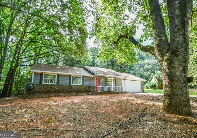 2nd image of 110 E Country Woods Dr, Covington, GA 30016 | MLS# 10824579