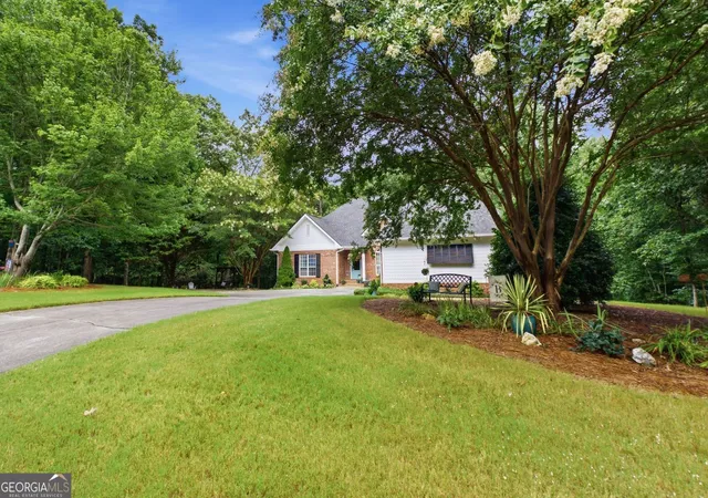 Photo 3 of Sale Pending at 333 Rustic Ridge Rd Ne, Rome, GA 30161 | MLS# 10808655 | Listing updated on 2026-10-09