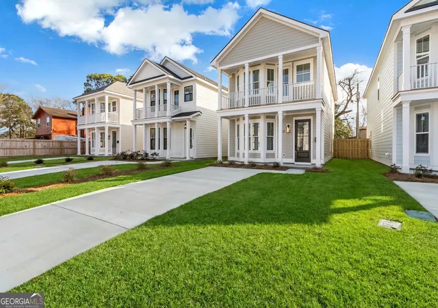 Photo 2 of Sale Pending at 1207 E 34th Street, Savannah, GA 31404 | MLS# 10698286 | Listing updated on 2026-05-18