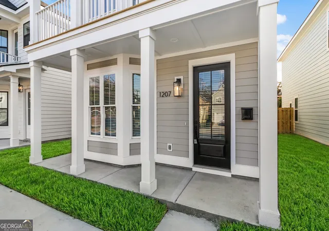 Photo 4 of Sale Pending at 1207 E 34th Street, Savannah, GA 31404 | MLS# 10698286 | Listing updated on 2026-05-18