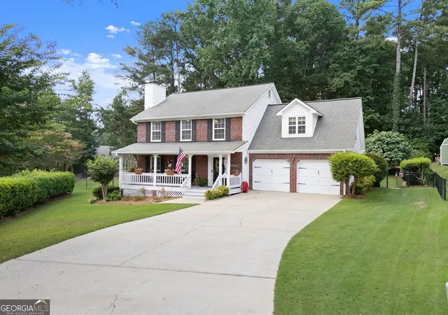 Single family home for sale at 3202 Summit Glen Dr, Loganville, GA 30052 | MLS# 10800878