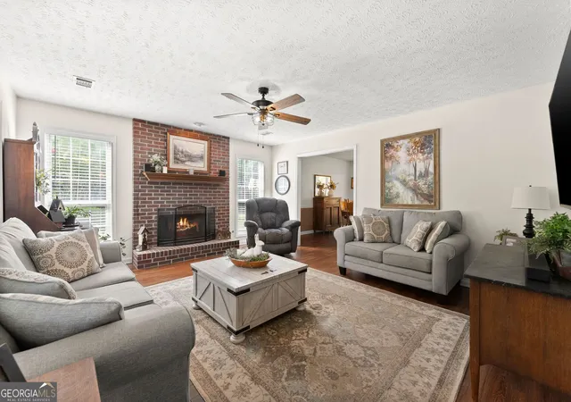 Photo 1 of Single family home for sale at 3202 Summit Glen Dr, Loganville, GA 30052 | MLS# 10800878 | Listing updated on 2026-09-21