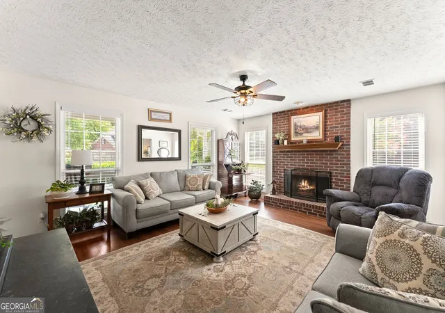 Photo 3 of Single family home for sale at 3202 Summit Glen Dr, Loganville, GA 30052 | MLS# 10800878 | Listing updated on 2026-09-21