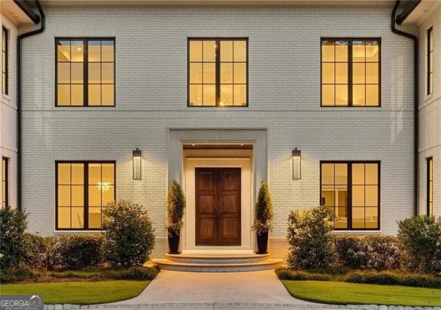Photo 3 of Mansion for sale at 5260 Long Island Dr Nw, Atlanta, GA 30327 | MLS# 10790462 | Listing updated on 2026-08-31