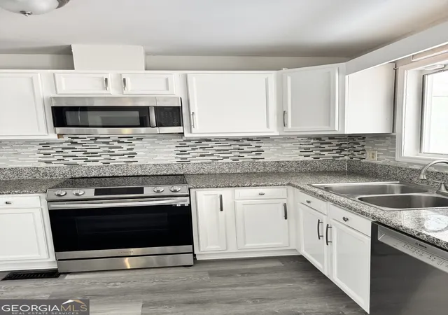 Photo 3 of Sale Pending at 8896 Creekwood Ct, Riverdale, GA 30274 | MLS# 10586925 | Listing updated on 2025-10-01