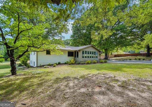 Photo 3 of Sale Pending at 1679 Seayes Rd Sw, Mableton, GA 30126 | MLS# 10740985 | Listing updated on 2026-09-16