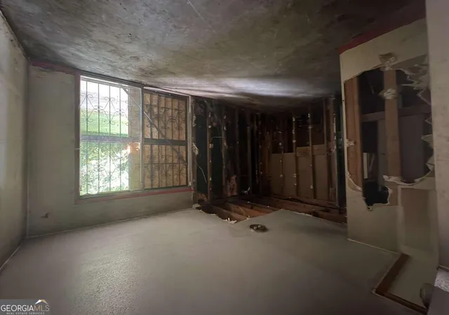 Photo 2 of Sale Pending at 99 Peyton Pl Sw, Atlanta, GA 30311 | MLS# 10812624 | Listing updated on 2026-08-26