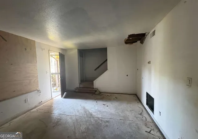 Photo 4 of Sale Pending at 99 Peyton Pl Sw, Atlanta, GA 30311 | MLS# 10812624 | Listing updated on 2026-08-26