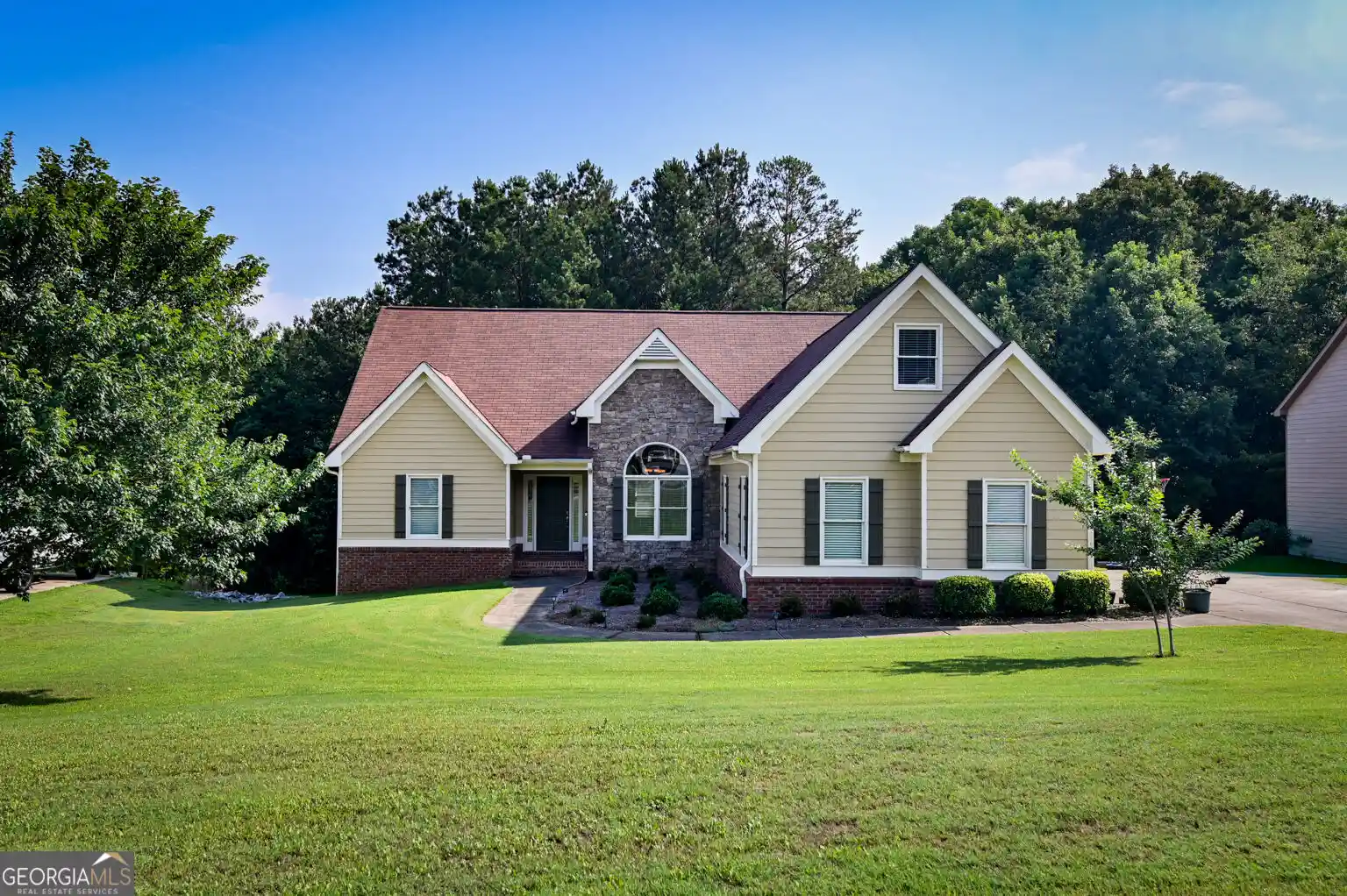 Photo 1 of Single family home for sale at 725 Lincoln Dr, Winder, GA 30680 | MLS# 10786061 | Listing updated on 2026-10-02