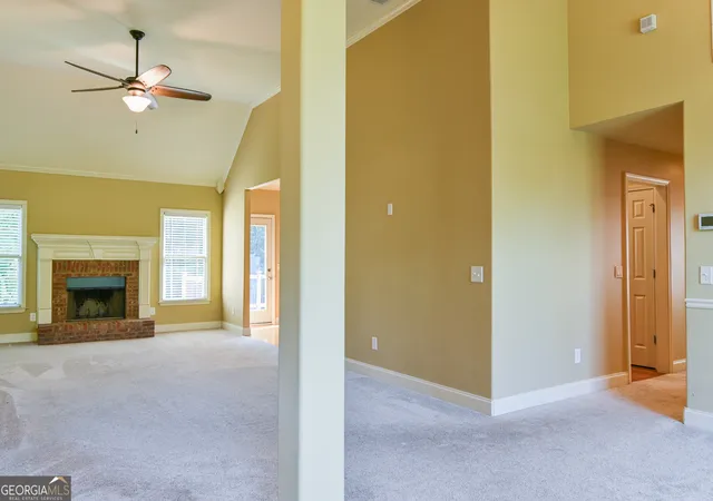 Photo 3 of Single family home for sale at 725 Lincoln Dr, Winder, GA 30680 | MLS# 10786061 | Listing updated on 2026-07-13
