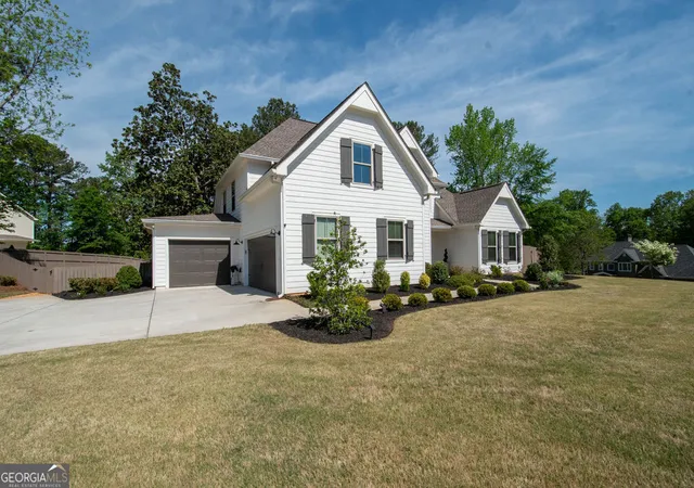 Photo 3 of Single family home for sale at 110 Beresford Rd, Tyrone, GA 30290 | MLS# 10826138 | Listing updated on 2026-08-28