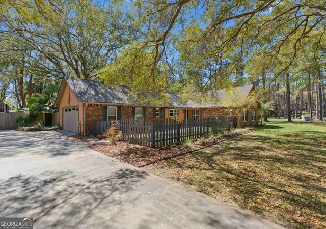 3rd image of 139 Mackay Dr, Brunswick, GA 31525 | MLS# 10714740