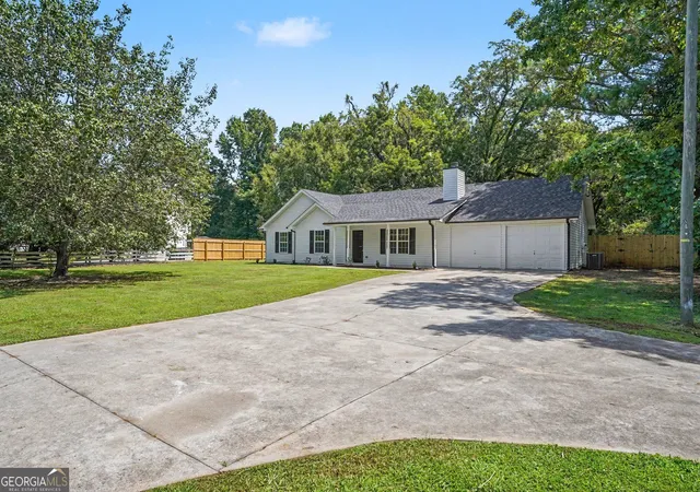 Photo 3 of Single family home for sale at 305 Veal Rd, Covington, GA 30016 | MLS# 10831122 | Listing updated on 2026-09-19