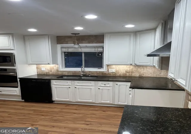 Photo 3 of Single family home for sale at 885 Granite Springs Ln, Stone Mountain, GA 30083 | MLS# 10609824 | Listing updated on 2026-09-17
