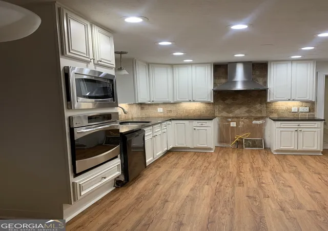 Photo 4 of Single family home for sale at 885 Granite Springs Ln, Stone Mountain, GA 30083 | MLS# 10609824 | Listing updated on 2026-09-17